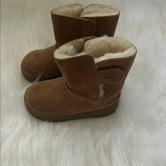 UGG Tan Shearling-Lined Boots kids - Picture 1 of 5